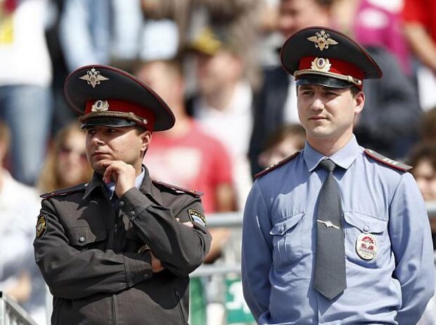 Titel-Bild zur News: Sicherheitskräfte auf dem Moscow Raceway