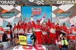 Kevin Harvick jubelt in der Victory Lane