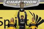 Jimmie Johnson mit der Sprint-Cup-Trophäe