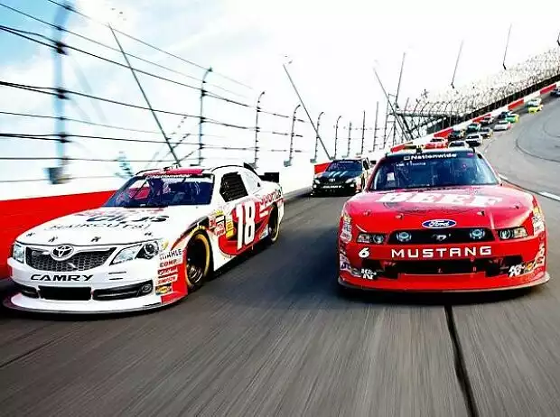 Denny Hamlin, Ricky Stenhouse Titel-Bild zur News: Denny Hamlin, Ricky Stenhouse