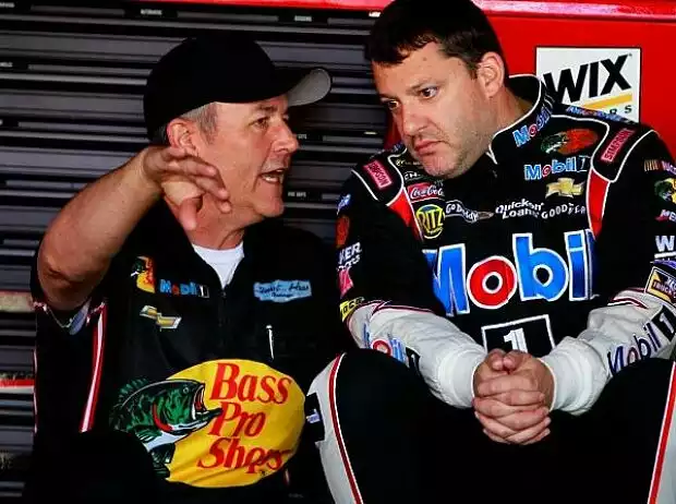 Titel-Bild zur News: Tony Stewart und Crewchief Steve Addington