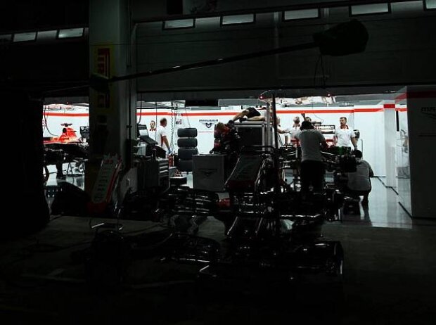 Nachtschicht in der Marussia-Box Nachtschicht in der Marussia-Box