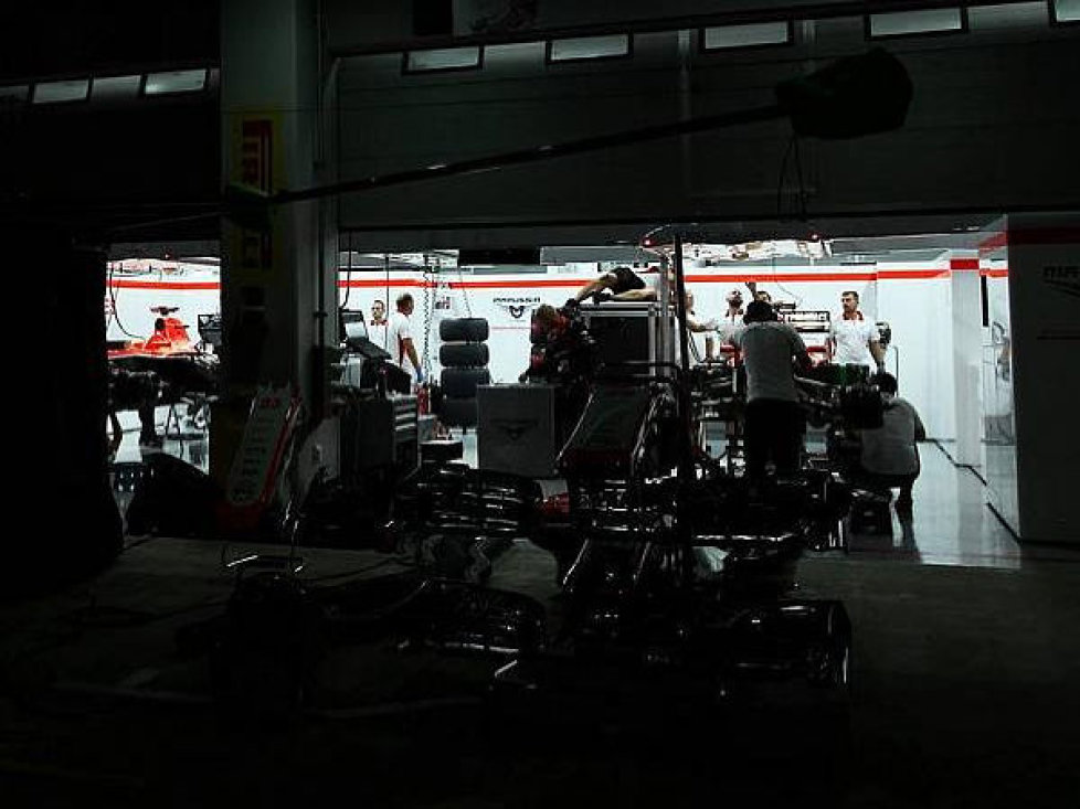 Nachtschicht in der Marussia-Box