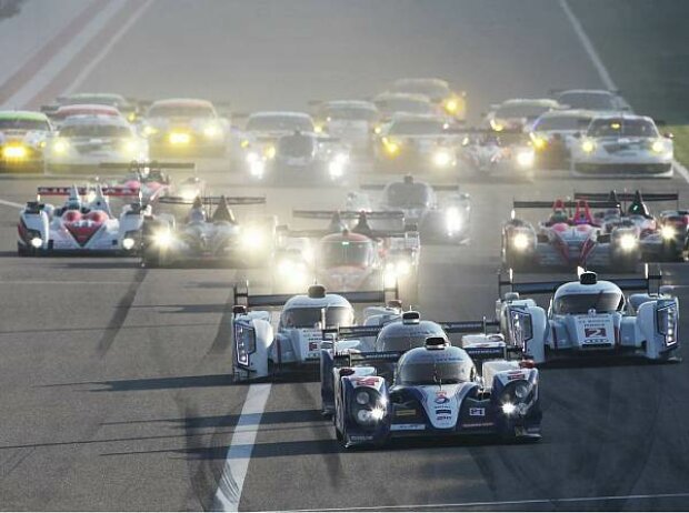 Titel-Bild zur News: Start zum WEC-Saisonfinale 2013 in Bahrain