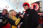 Kalt ist es in der Wüste: Joey Logano (Penske) im Winter-Outfit