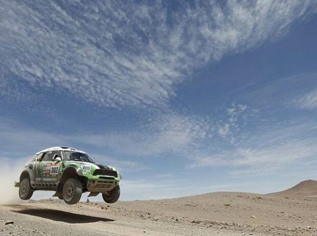 Titel-Bild zur News: Stephane Peterhansel bei der Rallye Dakar 2013