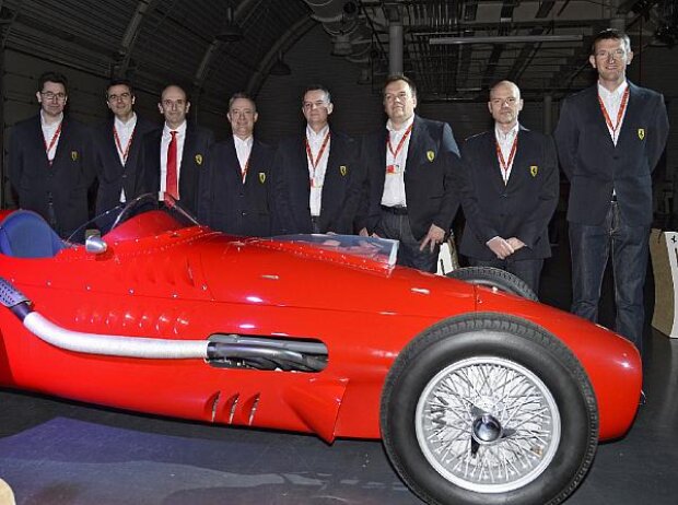 Titel-Bild zur News: Ferrari-Ingenieure in Maranello