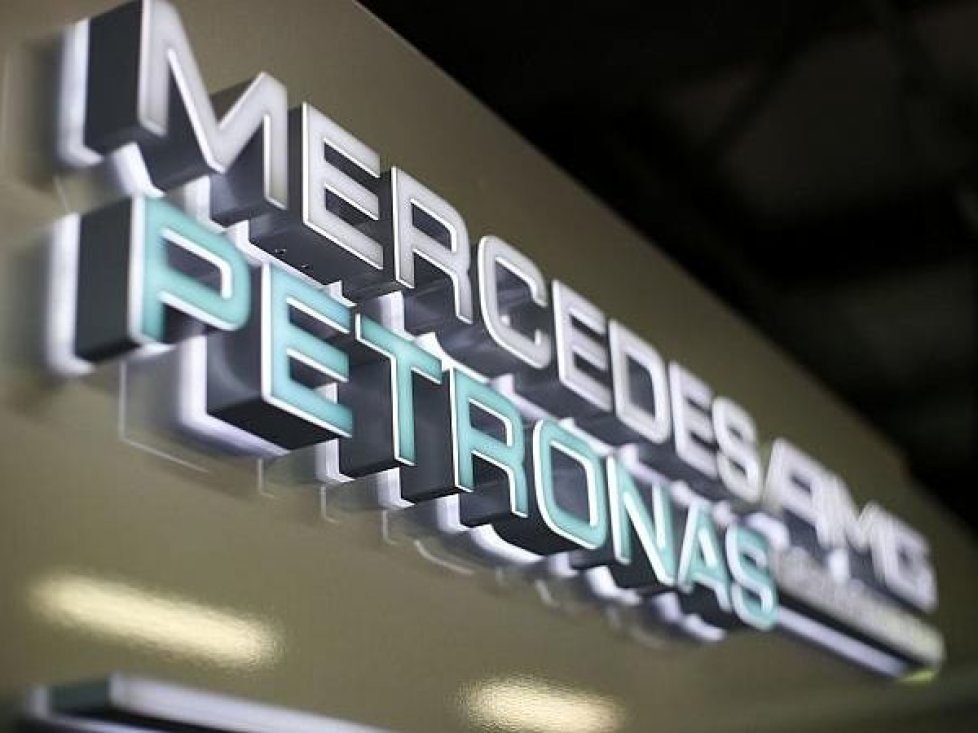 Mercedes Logo