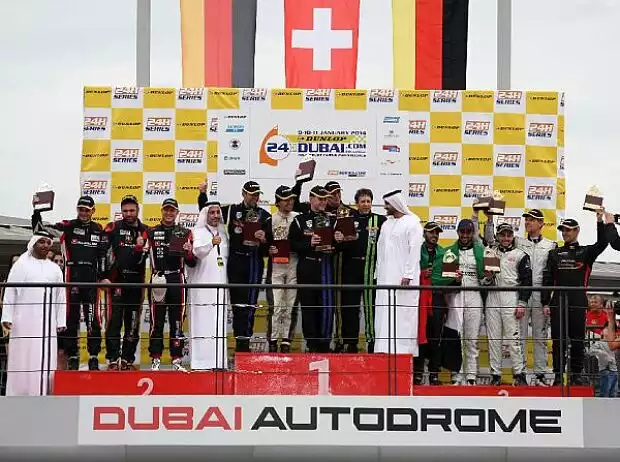 Podium des 24-Stunden-Rennen in Dubai Titel-Bild zur News: Podium des 24-Stunden-Rennen in Dubai