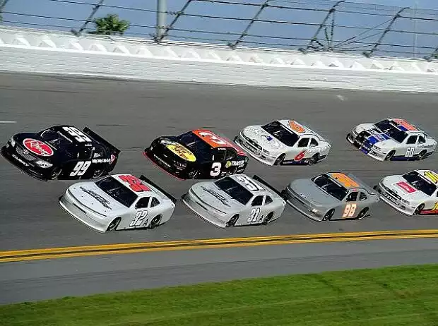 James Buescher, Kyle Larson Titel-Bild zur News: James Buescher, Kyle Larson
