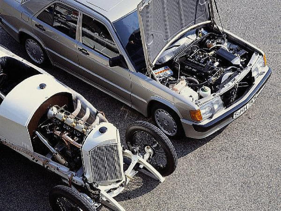 Mercedes-Benz 190 E 2.3 16V: 70 Jahre Rennwagen mit 16V-Motoren bei Mercedes-Benz: 1917 und 1984