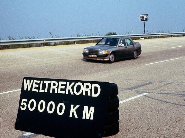 Mercedes-Benz 190 E 2,5: Weltrekordversuch über 50 000 Kilometer 