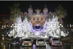 Die vier WRC-Boliden vor dem Casino von Monte Carlo