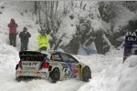 Sebastien Ogier (Volkswagen) kämpft sich durch den Schnee