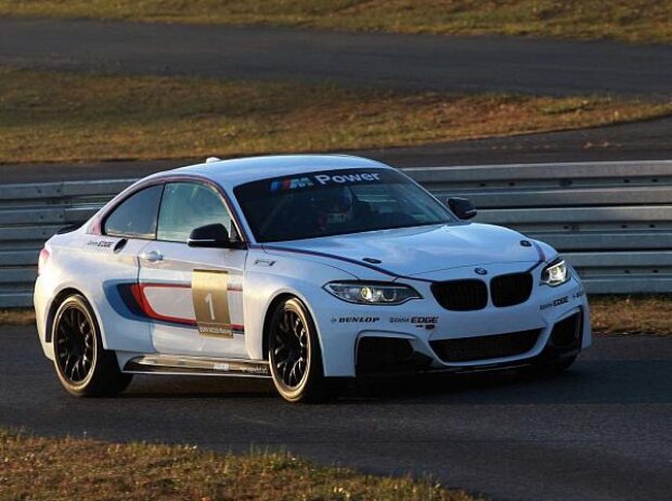Titel-Bild zur News: BMW M235i Racing
