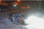 Jari-Matti Latvala (Volkswagen) fährt über den verschneiten Col du Turini