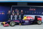 Christian Horner, Sebastian Vettel (Red Bull), Daniel Ricciardo (Red Bull) und Adrian Newey 