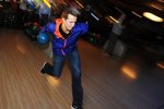 Trevor Bayne schiebt die Bowlingkugel