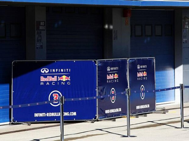 Titel-Bild zur News: Red-Bull-Garage in Jerez