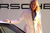 Bild zum Inhalt: Maria Sharapova präsentiert ihren Porsche Panamera GTS