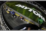 Start zum Sprint Unlimited at Daytona mit Denny Hamlin (Gibbs) an der Spitze 