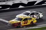 Joey Logano und Brad Keselowski - das Penske-Duo war im Finale chancenlos gegen Hamlin 