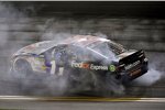 Denny Hamlin (Gibbs) donuttiert