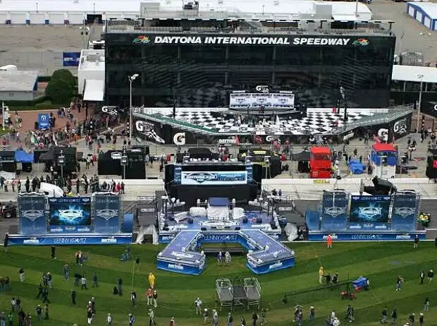 Titel-Bild zur News: Lenny Kravitz Pre-Race 2012