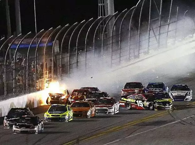 Denny Hamlin, Jimmie Johnson Titel-Bild zur News: Denny Hamlin, Jimmie Johnson