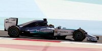 Bild zum Inhalt: Hamilton dominiert dritten Testtag in Bahrain