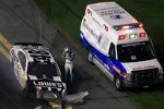 Jimmie Johnson (Hendrick) neben seinem Wrack