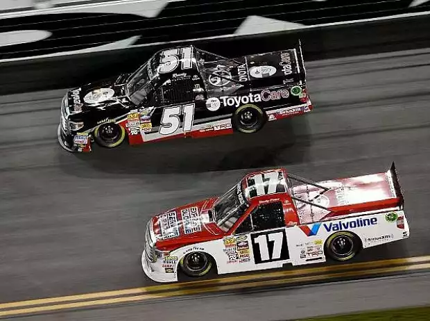 Kyle Busch, Timothy Peters Titel-Bild zur News: Kyle Busch, Timothy Peters