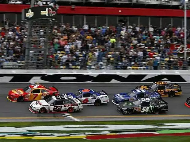 Titel-Bild zur News: Regan Smith, Brad Keselowski