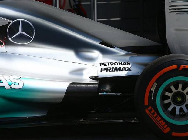 Titel-Bild zur News: Mercedes-Motor