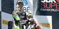 Bild zum Inhalt: Baz & Sykes feiern auf dem Podest