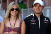 Bild zum Inhalt: Rosberg und seine Vivian: Sie verführt ihn mit Eiscrème