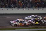 Finaler Restart: Jeff Gordon (Hendrick) schiebt Dale Earnhardt Jun. (Hendrick) an