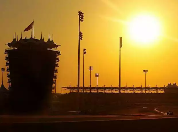 Sonnenuntergang am Bahrain International Circuit Titel-Bild zur News: Sonnenuntergang am Bahrain International Circuit