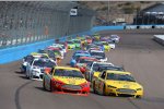 Start zum The Profit on CNBC 500 mit dem Penske-Duo Brad Keselowski und Joey Logano in Reihe eins