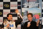 Tony Stewart und Darrell Waltrip plaudern über eine neue Videoclip-Reihe: 