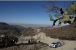 Sebastien Ogier (Volkswagen) pflügt durch die mexikanische Landschaft