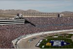 Start zum Kobalt 400 vor gut besuchten Tribünen