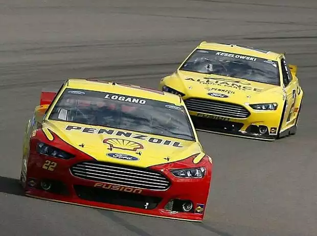 Joey Logano, Brad Keselowski Titel-Bild zur News: Joey Logano, Brad Keselowski