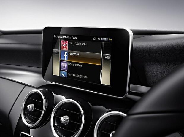 Zubehör für Mercedes-Benz C-Klasse: Comand Online mit sechsfach CD-Wechsler 