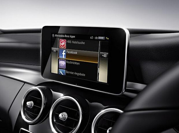 Zubehör für Mercedes-Benz C-Klasse: Comand Online mit sechsfach CD-Wechsler Zubehör für Mercedes-Benz C-Klasse: Comand Online mit sechsfach CD-Wechsler