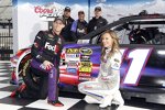 Sprint-Cup-Polesitter Denny Hamlin (Gibbs) und Miss Coors Light Rachel Rupert