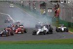 Kamui Kobayashi (Caterham) räumt Felipe Massa (Williams) ab