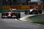 Kimi Räikkönen (Ferrari) und Daniil Kwjat (Toro Rosso) 