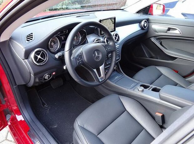 Mercedes-Benz CLA 200 Mercedes-Benz CLA 200
