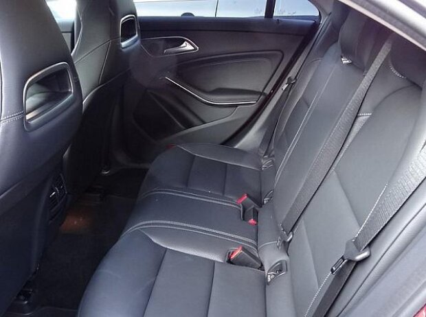 Mercedes-Benz CLA 200 Mercedes-Benz CLA 200